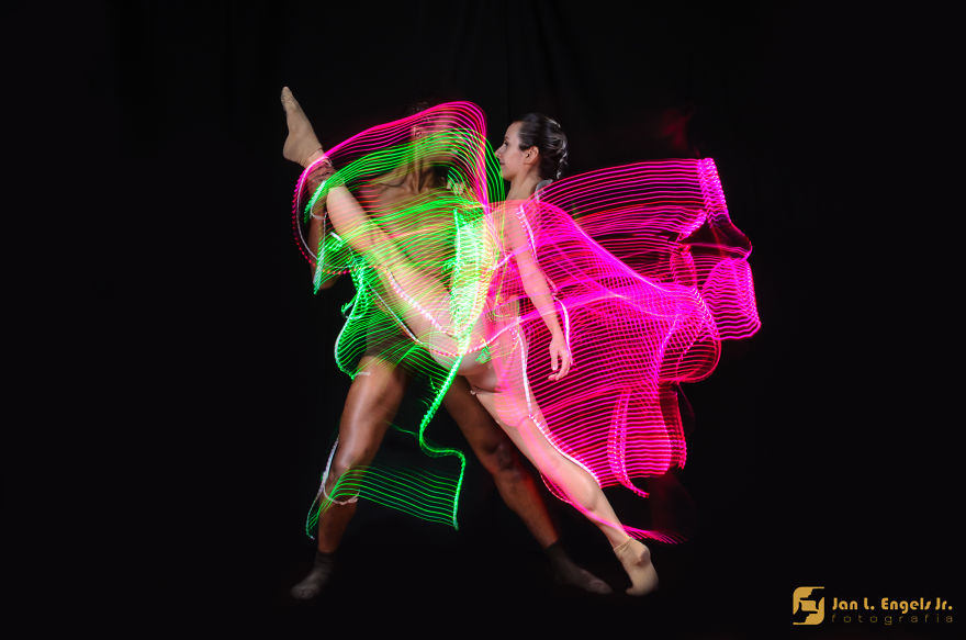 Balled Project: I Show The Movement Of Ballet Dancers With Long Exposure Photography