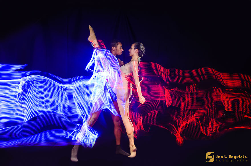 Balled Project: I Show The Movement Of Ballet Dancers With Long Exposure Photography