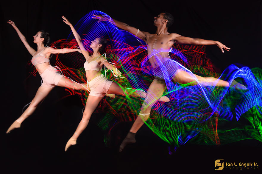 Balled Project: I Show The Movement Of Ballet Dancers With Long Exposure Photography