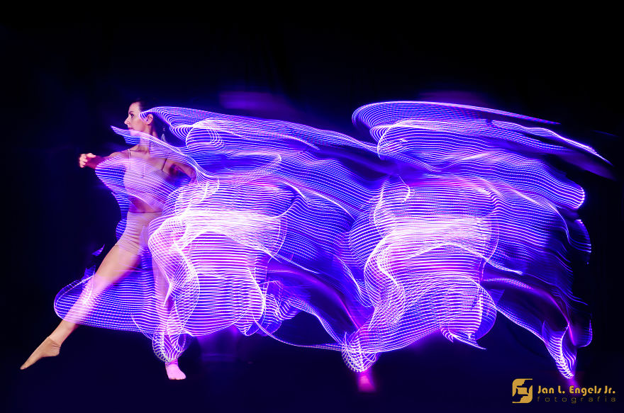 Balled Project: I Show The Movement Of Ballet Dancers With Long Exposure Photography