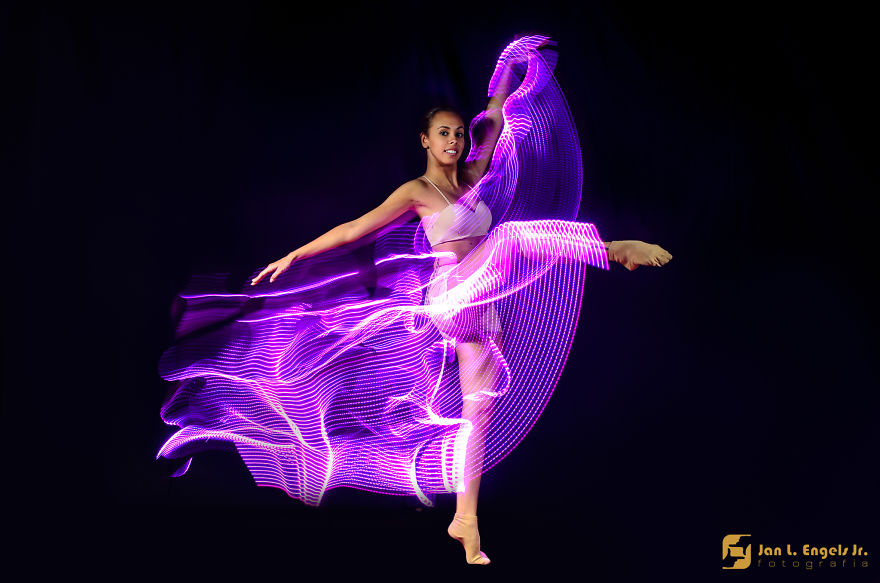 Balled Project: I Show The Movement Of Ballet Dancers With Long Exposure Photography