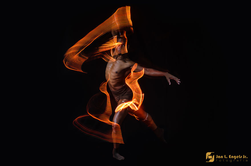 Balled Project: I Show The Movement Of Ballet Dancers With Long Exposure Photography