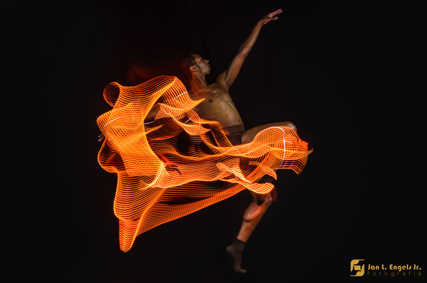 Balled Project: I Show The Movement Of Ballet Dancers With Long Exposure Photography