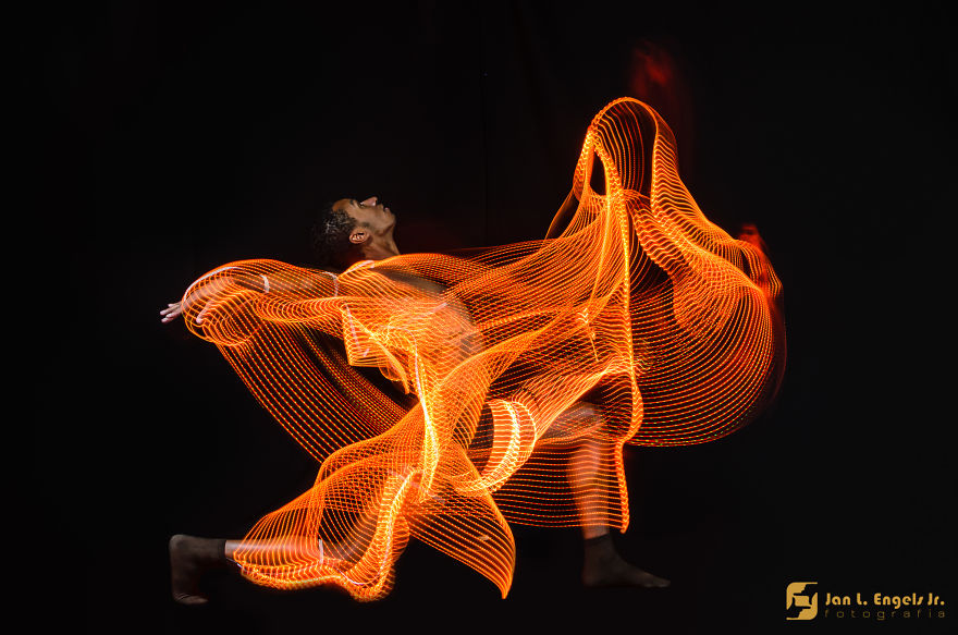 Balled Project: I Show The Movement Of Ballet Dancers With Long Exposure Photography