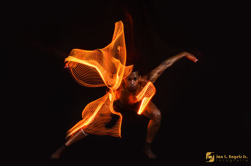 Balled Project: I Show The Movement Of Ballet Dancers With Long Exposure Photography