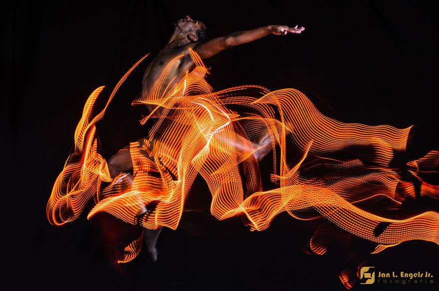 Balled Project: I Show The Movement Of Ballet Dancers With Long Exposure Photography