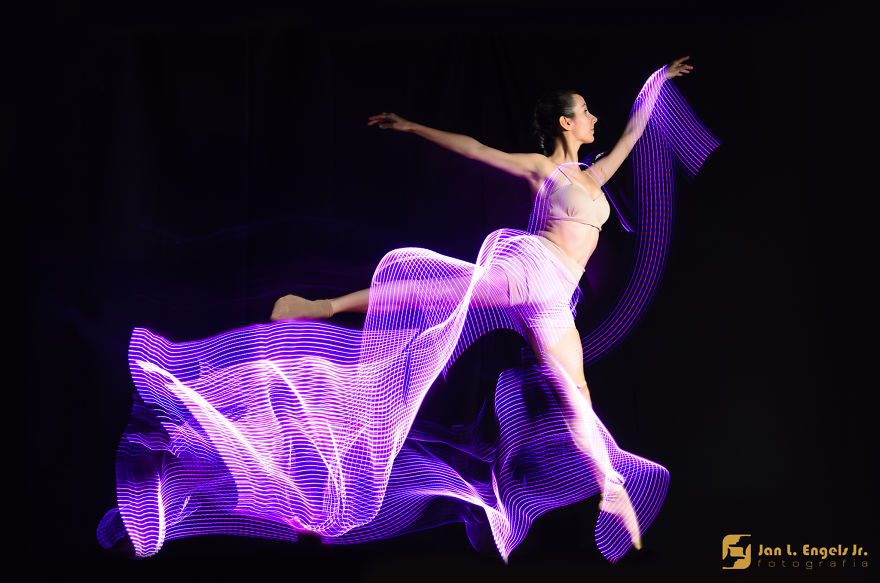 Balled Project: I Show The Movement Of Ballet Dancers With Long Exposure Photography
