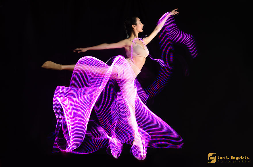 Balled Project: I Show The Movement Of Ballet Dancers With Long Exposure Photography