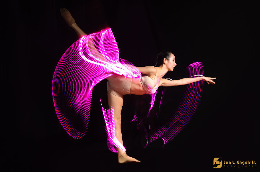 Balled Project: I Show The Movement Of Ballet Dancers With Long Exposure Photography