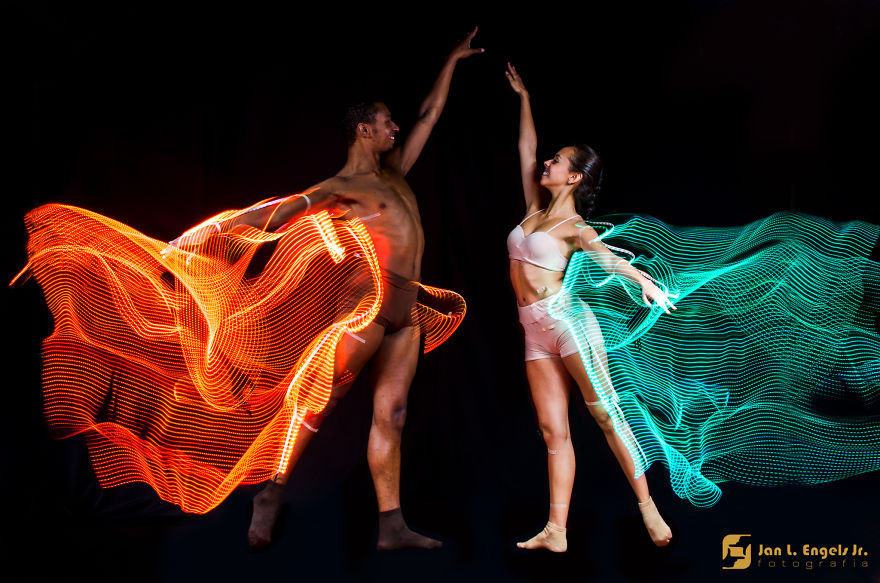 Balled Project: I Show The Movement Of Ballet Dancers With Long Exposure Photography