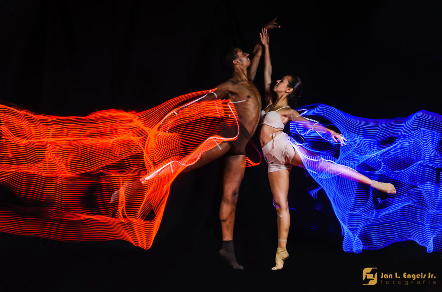 Balled Project: I Show The Movement Of Ballet Dancers With Long Exposure Photography