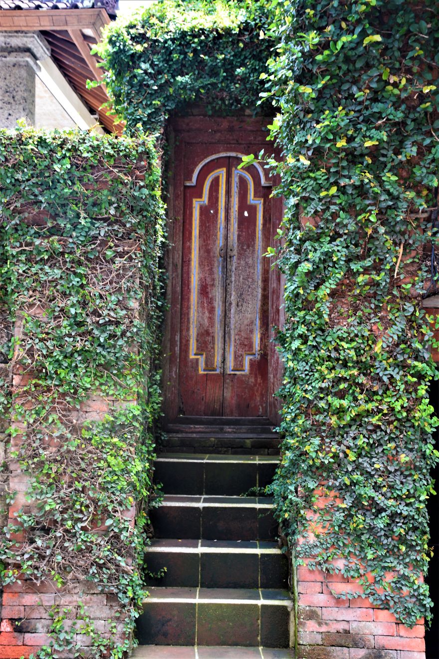 19 Beautiful Doors & Gates Of Bali