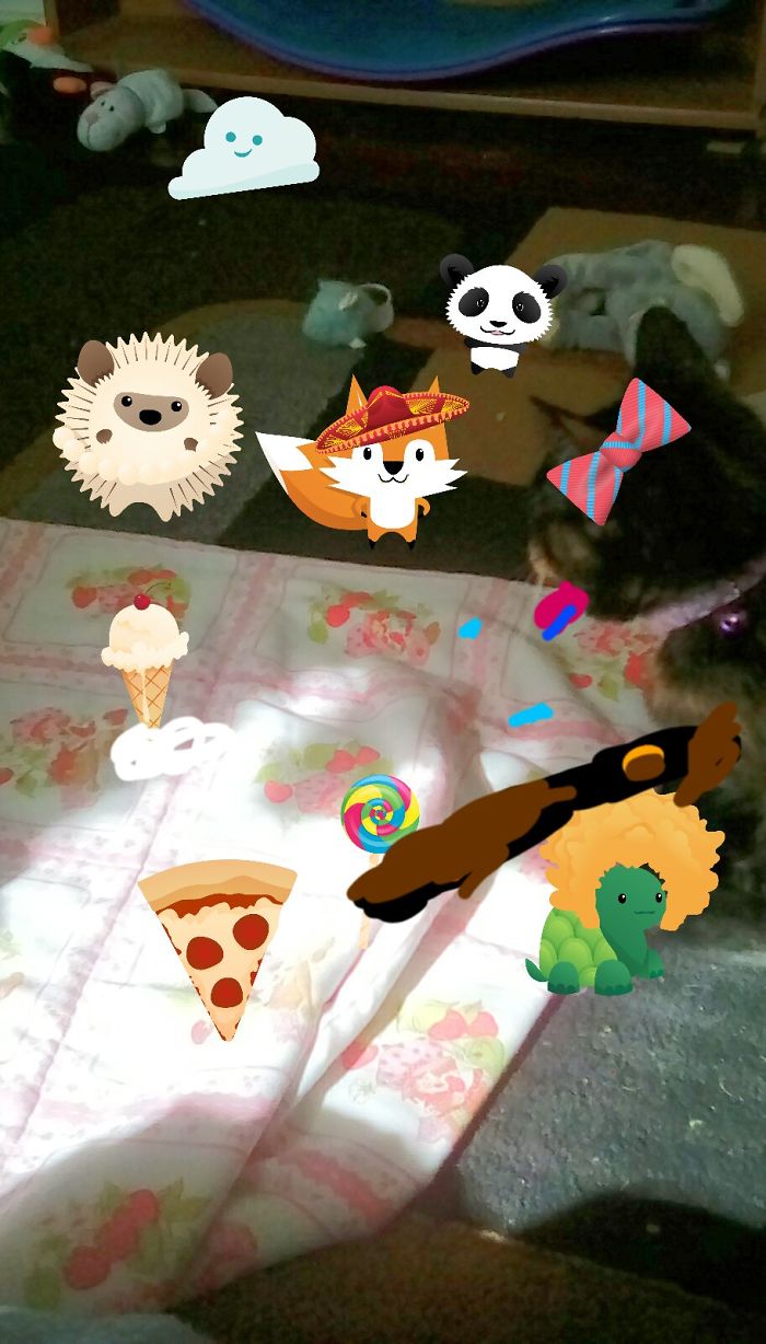 Angel Having A Nice Picnic With Her Little Critter Friends! Yum! 😘🍰🍔