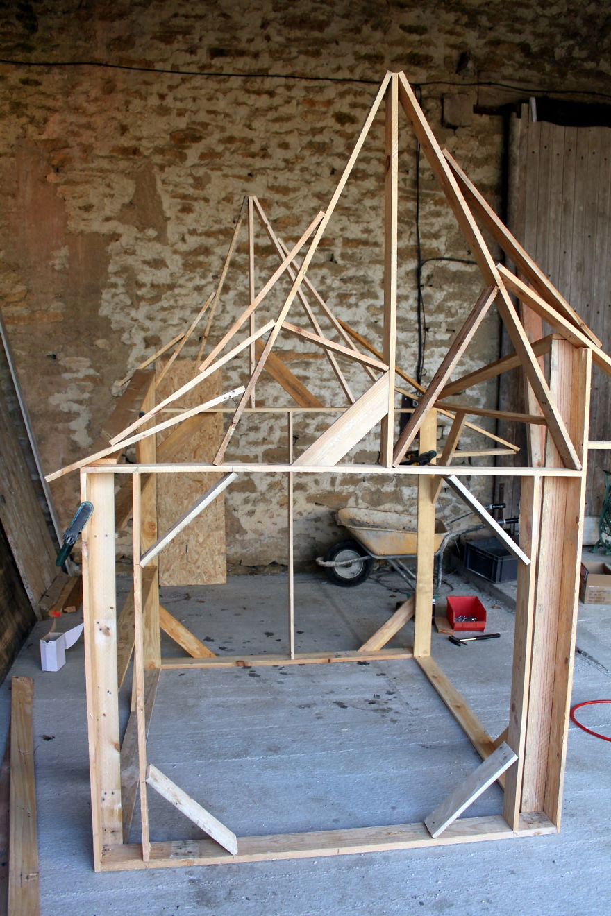 I Turned Old Wooden Pallets Into A Little Castle For My 5-Year-Old Niece I Turned Old Wooden Pallets Into A Little Castle For My 5-Year-Old Niece