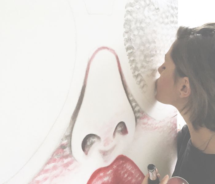 Kissed Art: I Use Only Lipsticks To Create These Paintings Kissed Art: I Use Only Lipsticks To Create These Paintings