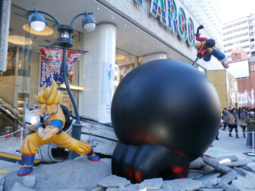 Goku Vs Luffy - Life-Size Anime Statues In Tokyo