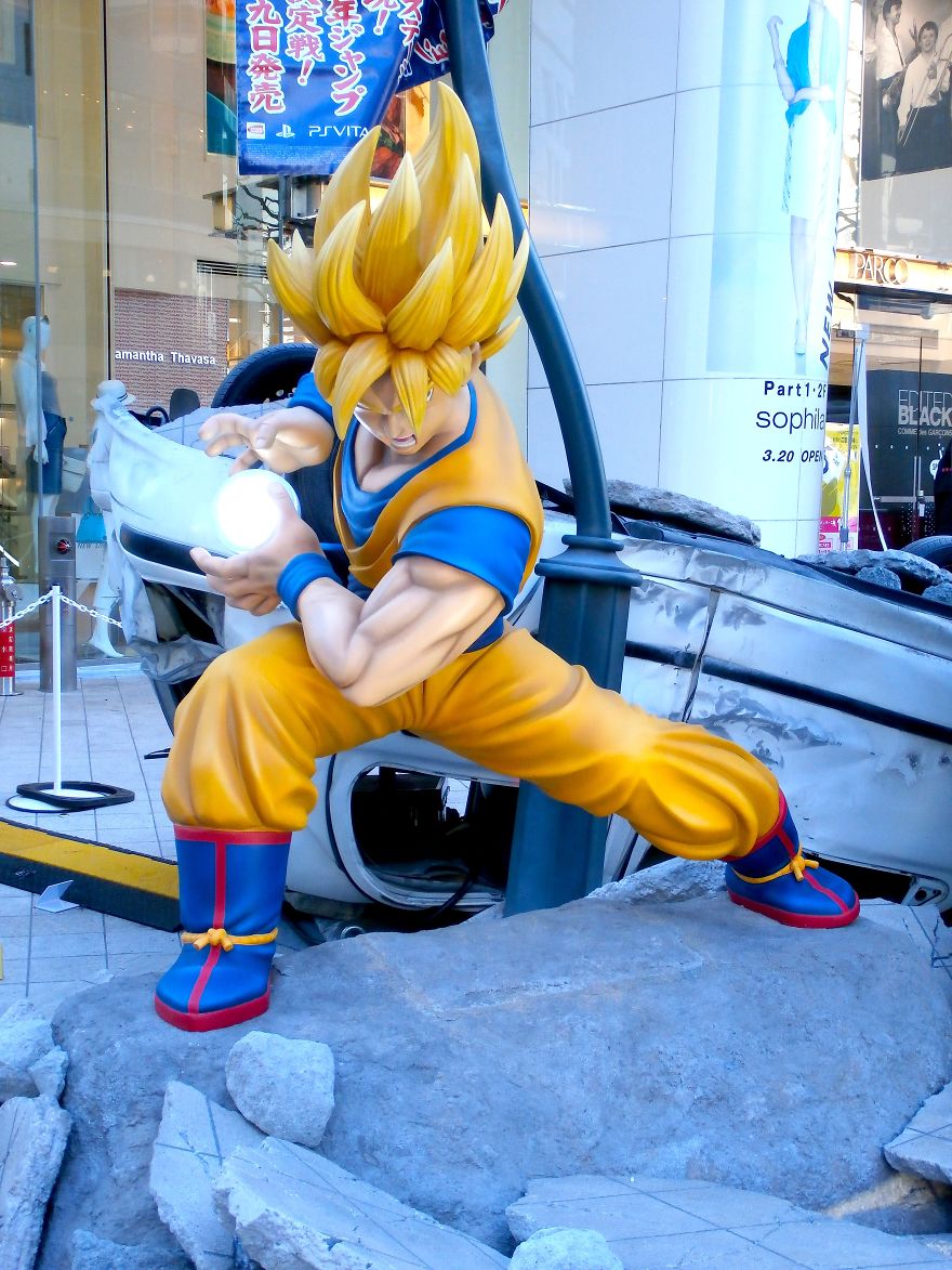 Goku Vs Luffy - Life-Size Anime Statues In Tokyo Goku Vs Luffy - Life-Size Anime Statues In Tokyo