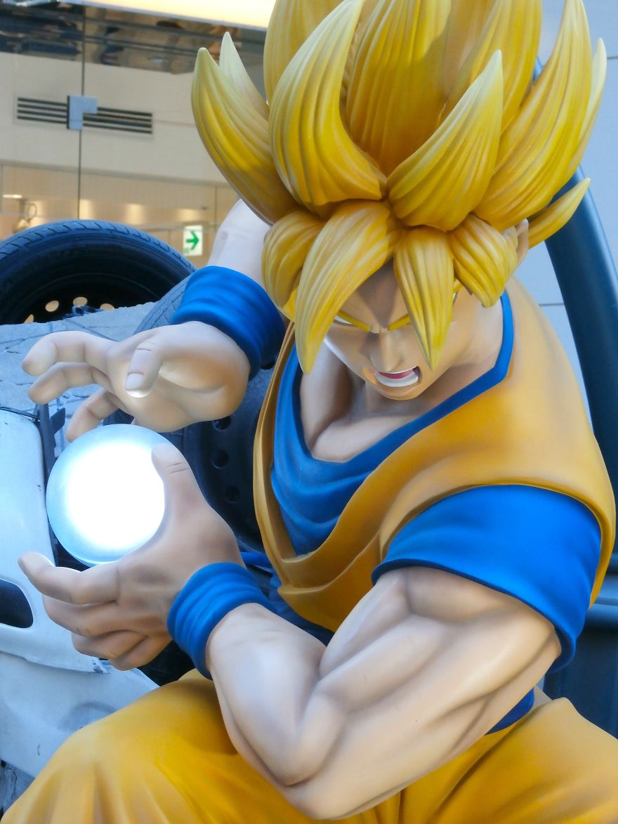 Goku Vs Luffy - Life-Size Anime Statues In Tokyo