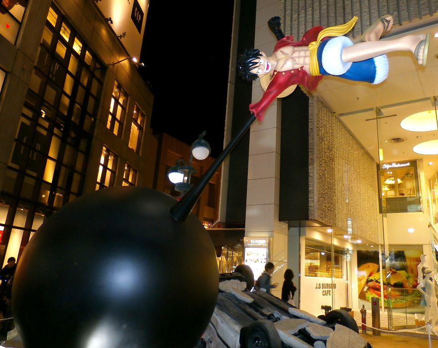 Goku Vs Luffy - Life-Size Anime Statues In Tokyo