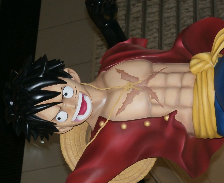 Goku Vs Luffy - Life-Size Anime Statues In Tokyo Goku Vs Luffy - Life-Size Anime Statues In Tokyo