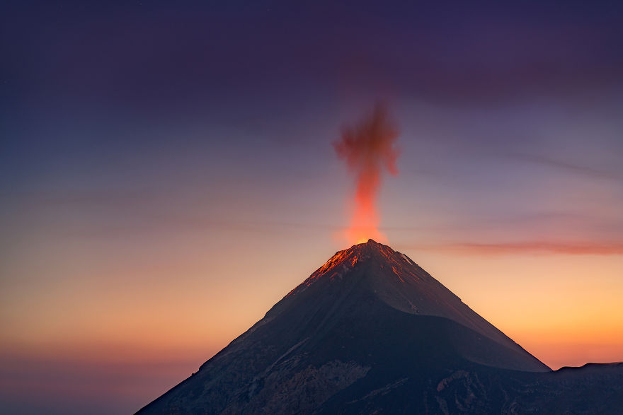 I Photographed Volcano Erupting Under The Milky Way In Guatemala