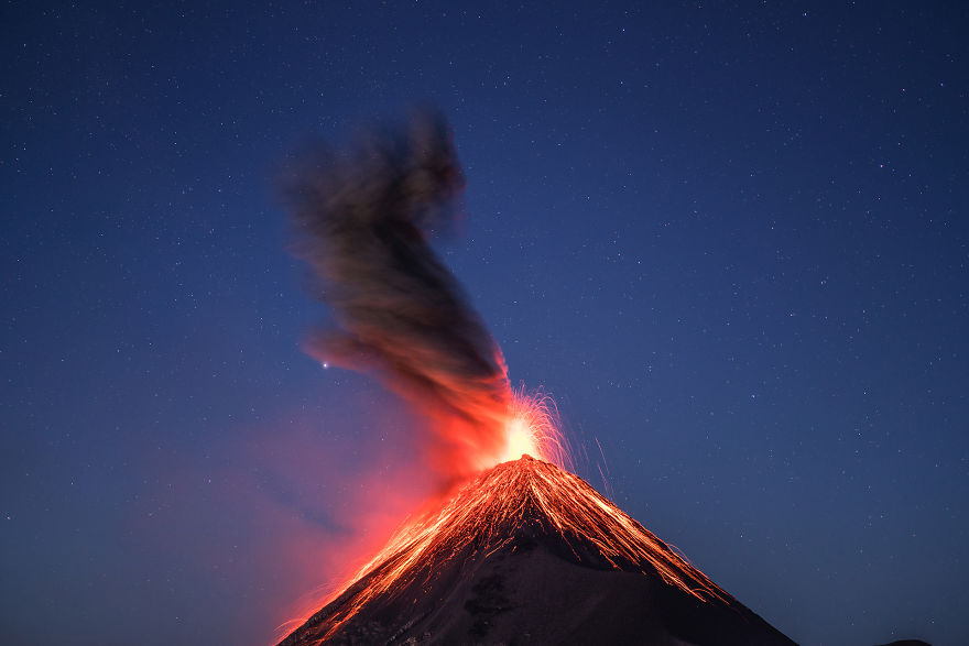 I Photographed Volcano Erupting Under The Milky Way In Guatemala