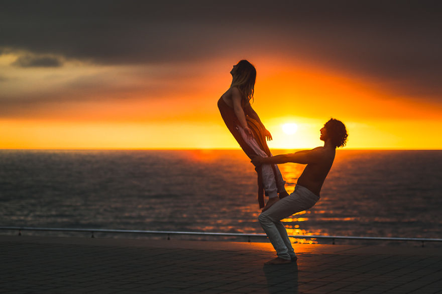 Mixing Body Art And Photography While Doing Yoga In Barcelona Mixing Body Art And Photography While Doing Yoga In Barcelona