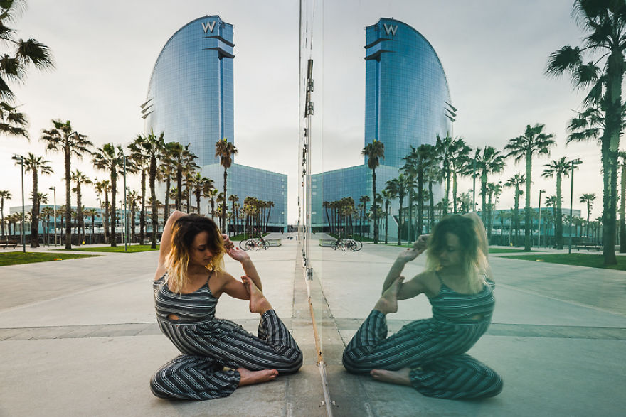 Mixing Body Art And Photography While Doing Yoga In Barcelona Mixing Body Art And Photography While Doing Yoga In Barcelona