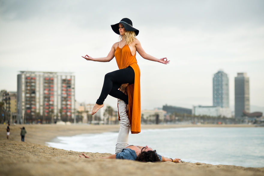 Mixing Body Art And Photography While Doing Yoga In Barcelona Mixing Body Art And Photography While Doing Yoga In Barcelona