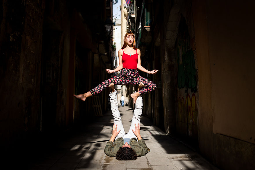 Mixing Body Art And Photography While Doing Yoga In Barcelona Mixing Body Art And Photography While Doing Yoga In Barcelona