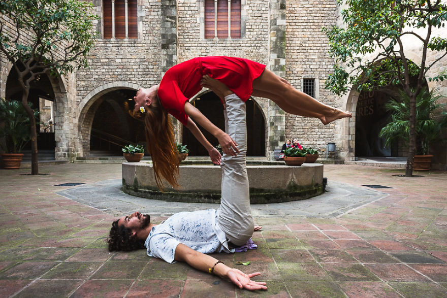 Mixing Body Art And Photography While Doing Yoga In Barcelona Mixing Body Art And Photography While Doing Yoga In Barcelona