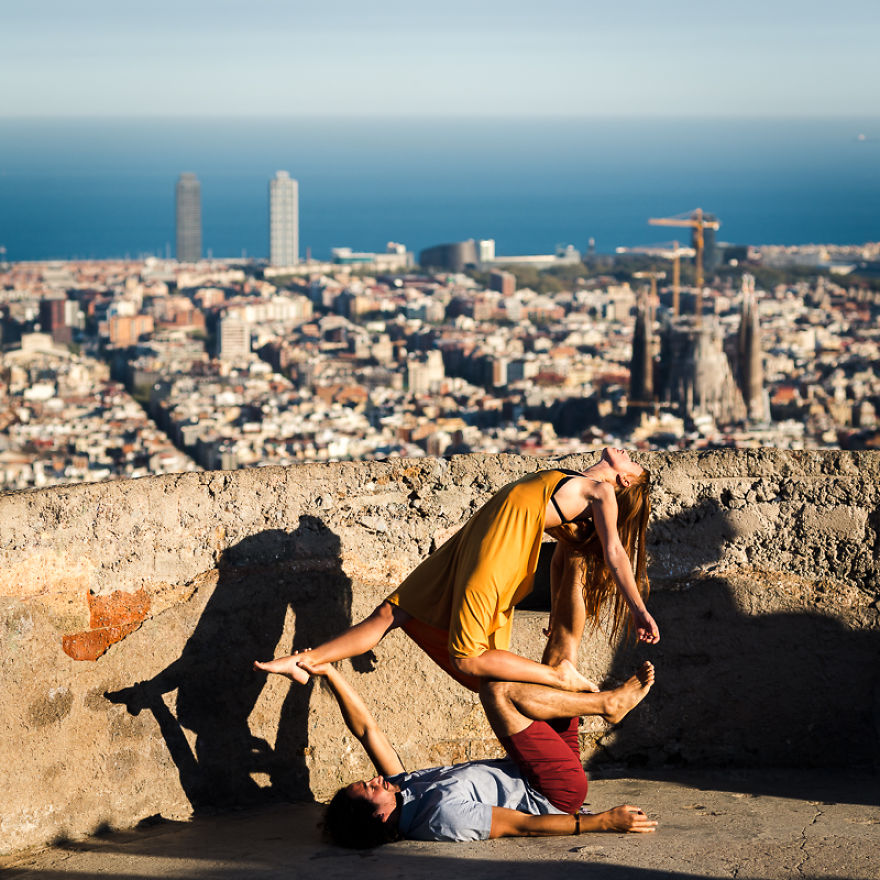 Mixing Body Art And Photography While Doing Yoga In Barcelona Mixing Body Art And Photography While Doing Yoga In Barcelona