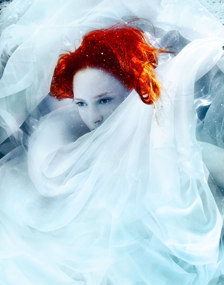 This Photographer Creates Magic Underwater With His "Fire In The Sky" Series This Photographer Creates Magic Underwater With His "Fire In The Sky" Series