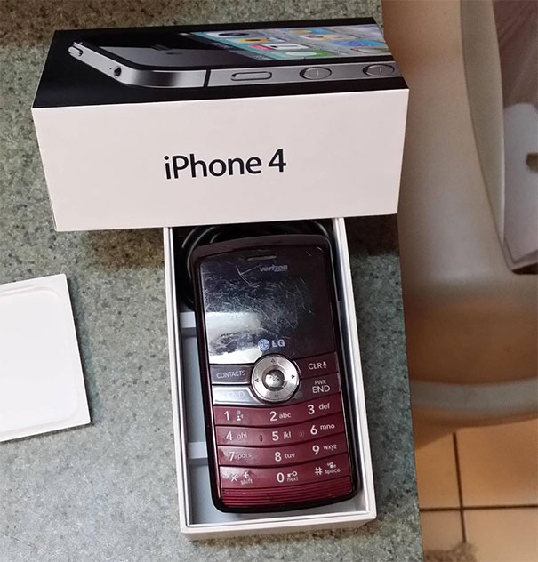 My Sister Lost Her Phone At A Bar. This Is What My Mom Sent Her When She Asked For A Replacement