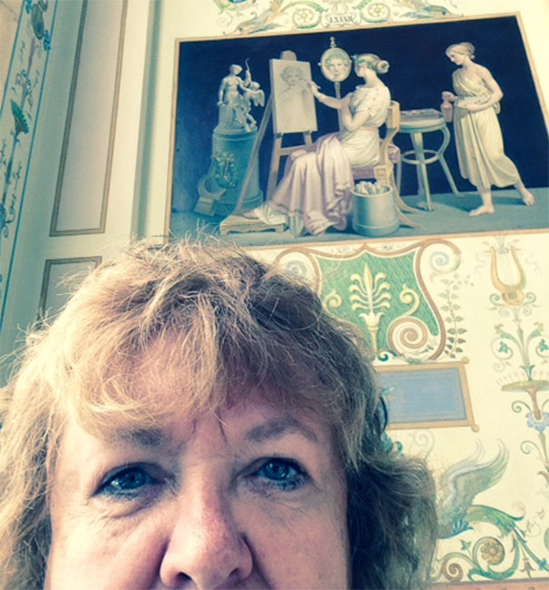 My Mom Sent Me An Email From Estonia Titled "Selfie Of A Selfie"