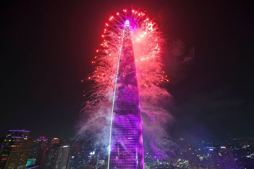 I Found Inside Photos Of The World's Newest Mega-Skyscraper I Found Inside Photos Of The World's Newest Mega-Skyscraper