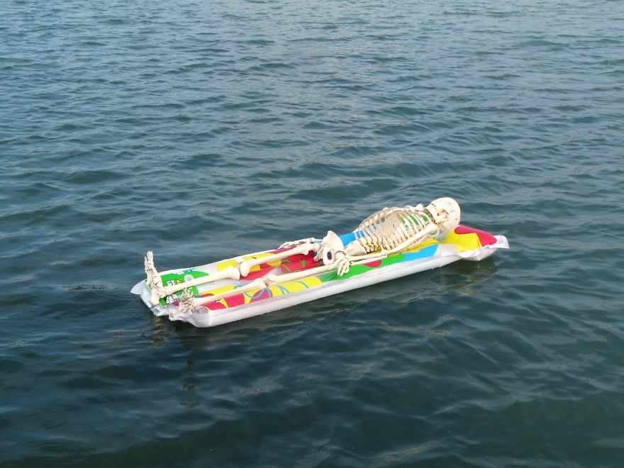 The Inflatable Sunbed 1