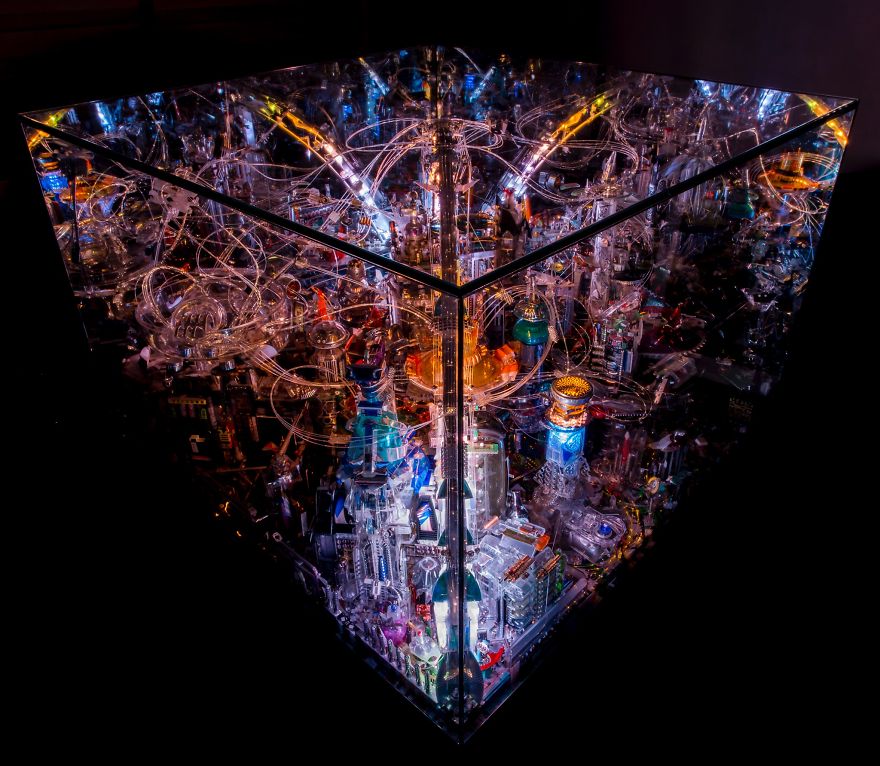 Recycled Future - Artwork From 25,000 Pieces Reminding Of The Vast Amount Of Waste We Produce