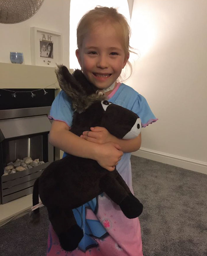 therapy-donkey-helps-girl-speak-amber-19 therapy-donkey-helps-girl-speak-amber-19