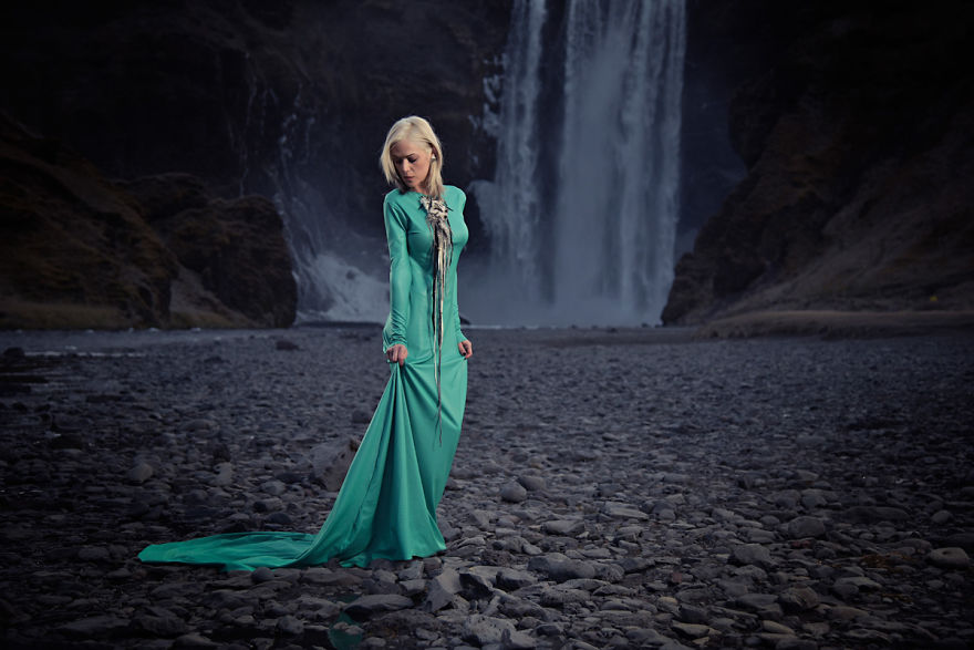 Photographer Captures Dramatic Figures On An Icelandic Landscape Photographer Captures Dramatic Figures On An Icelandic Landscape