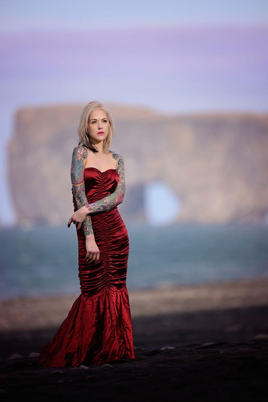 Photographer Captures Dramatic Figures On An Icelandic Landscape Photographer Captures Dramatic Figures On An Icelandic Landscape