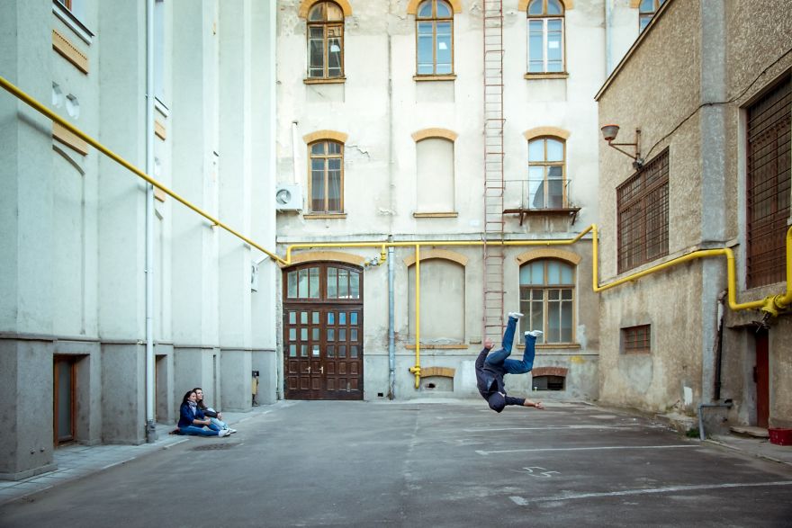 I Captured My Falling Friend In Bucharest And We Got Strange Looks From The Passers-By I Captured My Falling Friend In Bucharest And We Got Strange Looks From The Passers-By