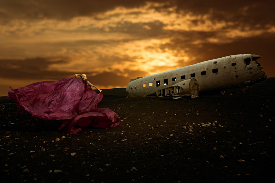 Photographer Captures Dramatic Figures On An Icelandic Landscape Photographer Captures Dramatic Figures On An Icelandic Landscape