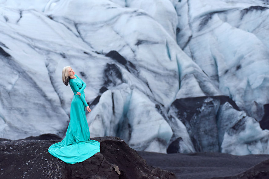 Photographer Captures Dramatic Figures On An Icelandic Landscape Photographer Captures Dramatic Figures On An Icelandic Landscape