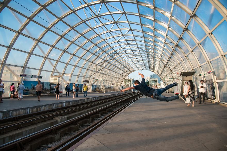 I Captured My Falling Friend In Bucharest And We Got Strange Looks From The Passers-By I Captured My Falling Friend In Bucharest And We Got Strange Looks From The Passers-By