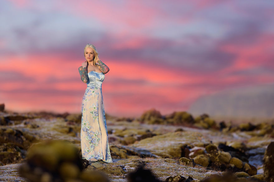 Photographer Captures Dramatic Figures On An Icelandic Landscape Photographer Captures Dramatic Figures On An Icelandic Landscape