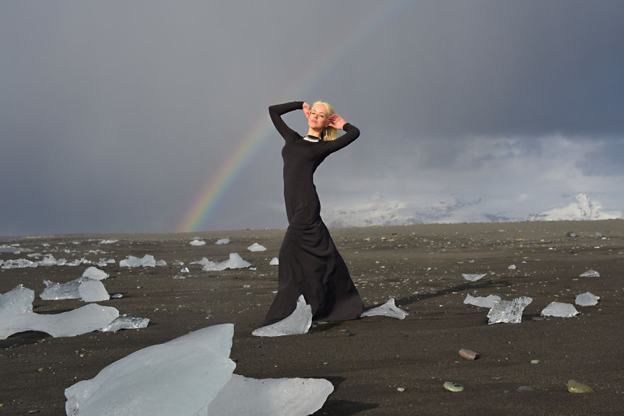 Photographer Captures Dramatic Figures On An Icelandic Landscape Photographer Captures Dramatic Figures On An Icelandic Landscape