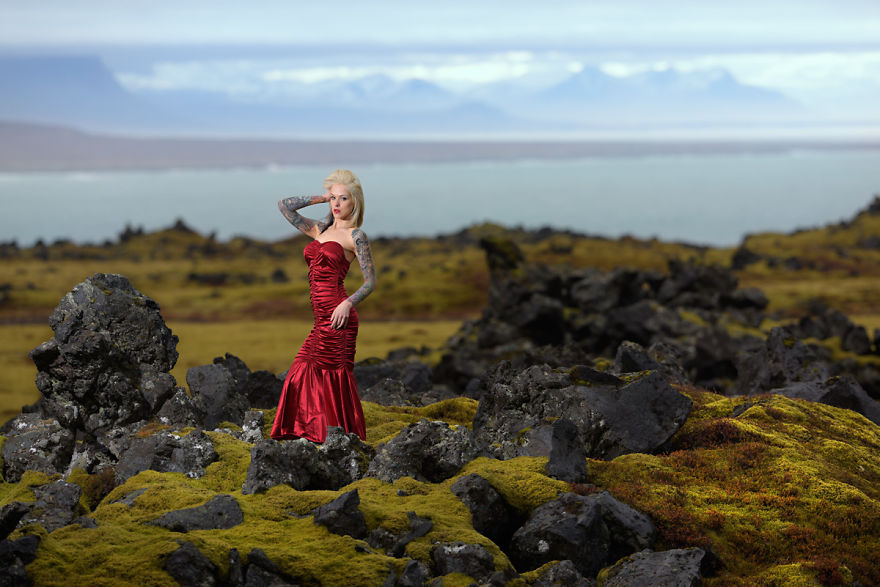 Photographer Captures Dramatic Figures On An Icelandic Landscape Photographer Captures Dramatic Figures On An Icelandic Landscape