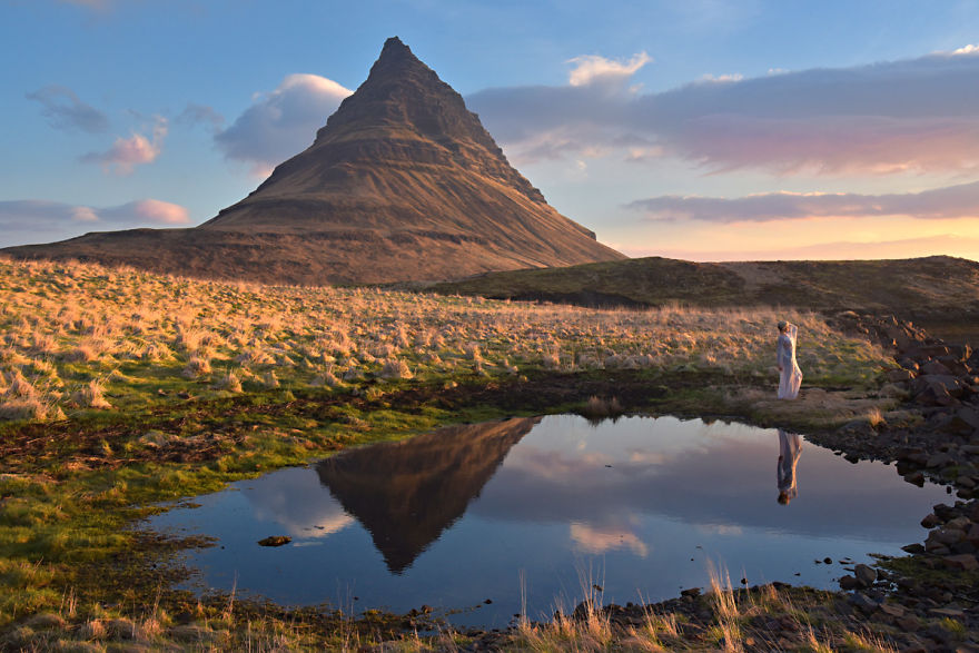 Photographer Captures Dramatic Figures On An Icelandic Landscape Photographer Captures Dramatic Figures On An Icelandic Landscape