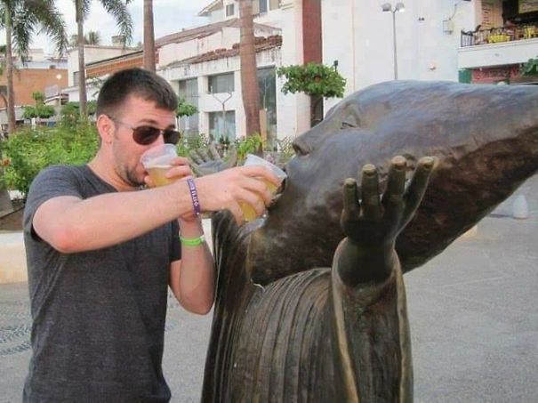 People Having Too Much Fun With Statues 😂